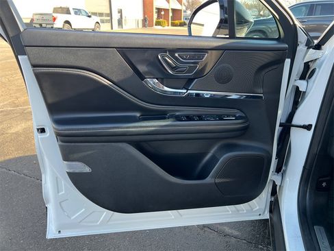 Used 2023 Lincoln Corsair AWD image 11