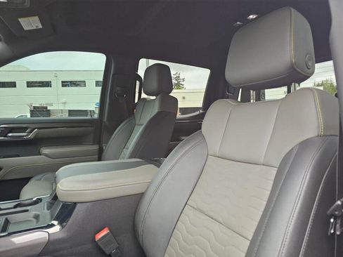 Used 2024 Chevrolet Silverado 1500 ZR2 w/ Technology Package AWD/4WD image 23