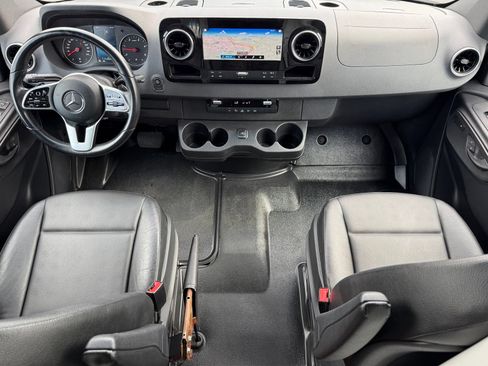 Used 2021 Mercedes-Benz Sprinter 4500 image 2