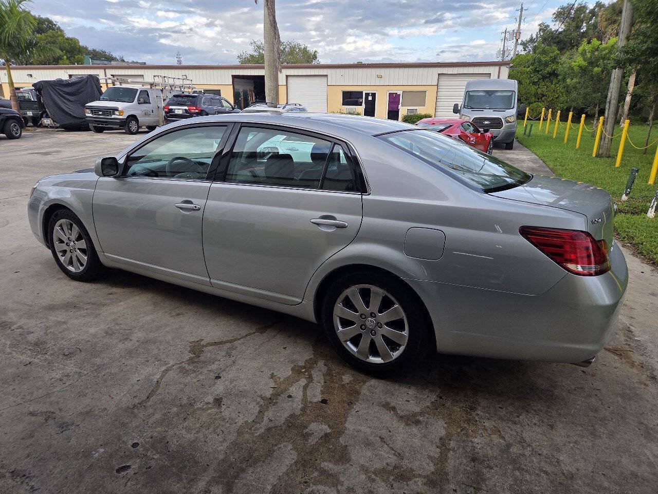 Used 2007 Toyota Avalon XLS FWD image 5