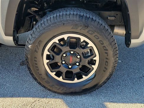 Used 2025 Toyota Tacoma TRD Off-Road image 5