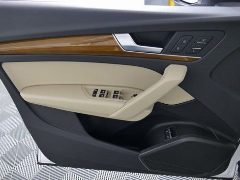 Used 2024 Audi Q5 e Premium w/ Convenience Package image 10