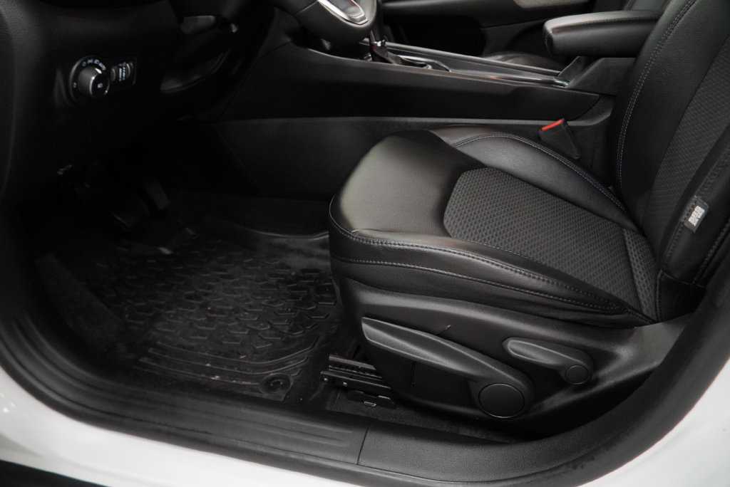 Used 2022 Jeep Compass Latitude FWD image 32