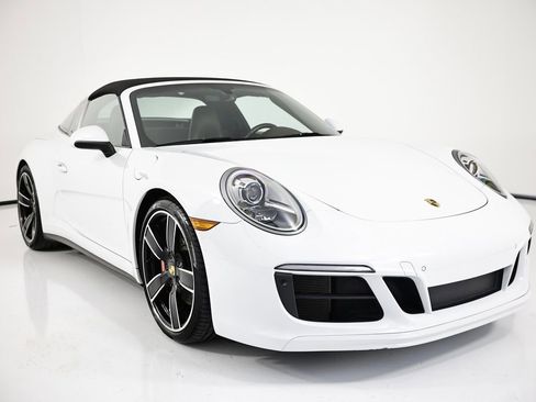Certified 2018 Porsche 911 Targa 4S w/ Sportdesign Package AWD/4WD image 9