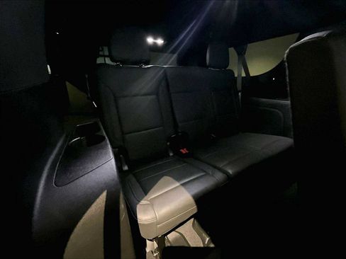 Used 2024 Chevrolet Suburban Z71 image 33