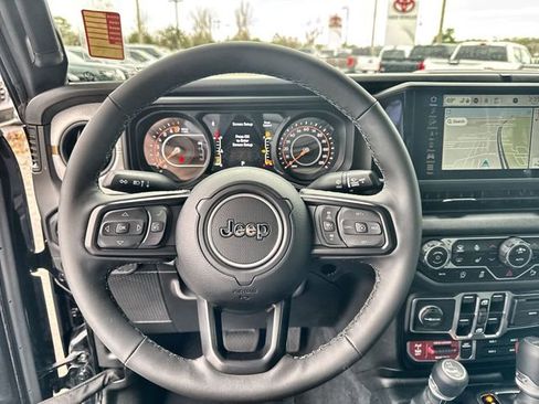 Used 2025 Jeep Gladiator Willys image 23