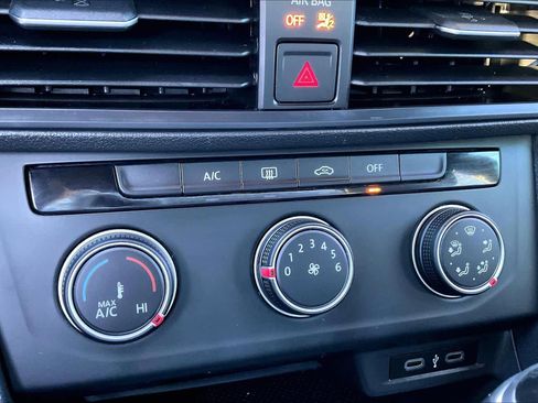 Used 2023 Volkswagen Jetta Sport image 29