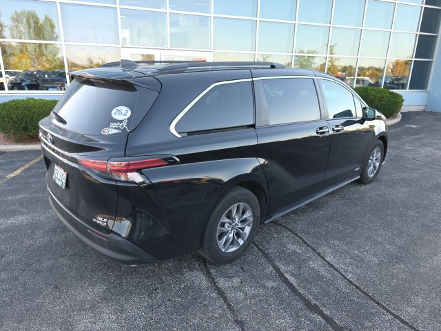 Used 2021 Toyota Sienna XLE w/ XLE Plus Package FWD image 11