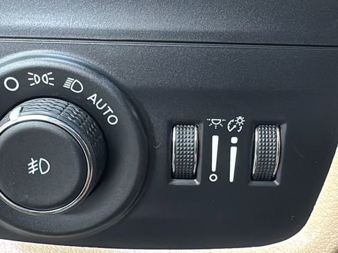 Used 2023 Jeep Grand Cherokee Limited AWD/4WD image 18