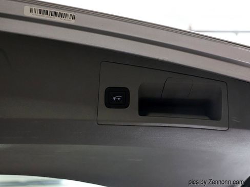 Used 2018 Cadillac XT5 Luxury image 28