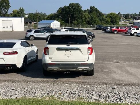Used 2020 Ford Explorer XLT w/ Equipment Group 202A AWD/4WD image 4