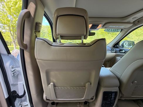 Used 2019 Jeep Grand Cherokee Overland AWD/4WD image 28