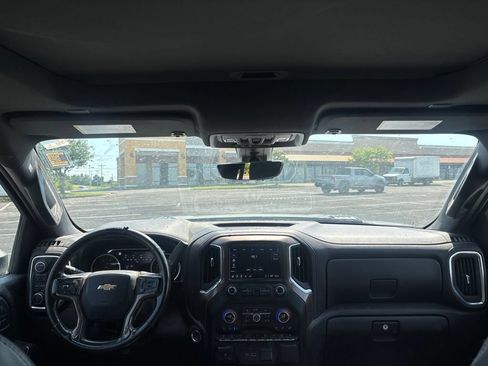 Used 2022 Chevrolet Silverado 2500 High Country w/ Technology Package AWD/4WD image 12