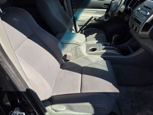 Used 2005 Toyota Tacoma PreRunner RWD image 14