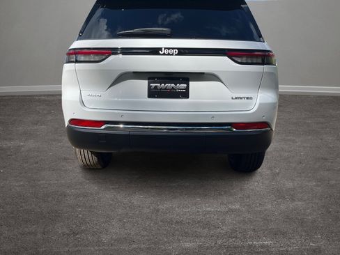 New 2025 Jeep Grand Cherokee Limited image 30