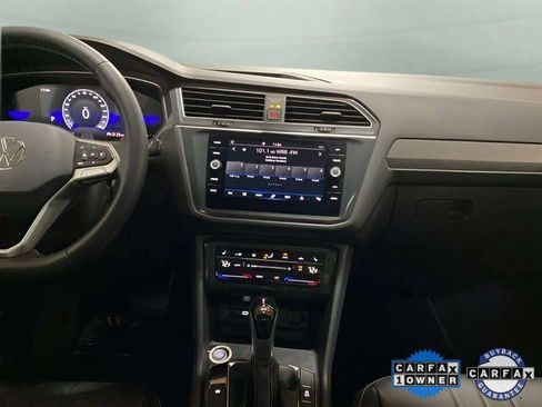 Used 2023 Volkswagen Tiguan SE w/ Panoramic Sunroof Package image 13