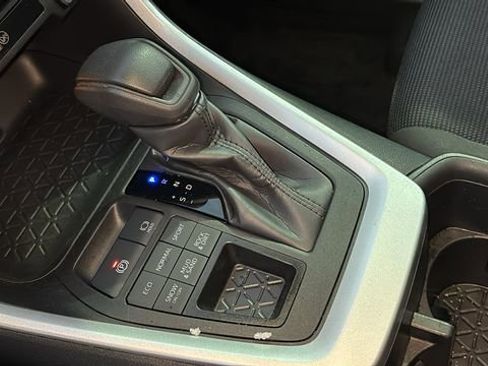 Used 2024 Toyota RAV4 LE image 22