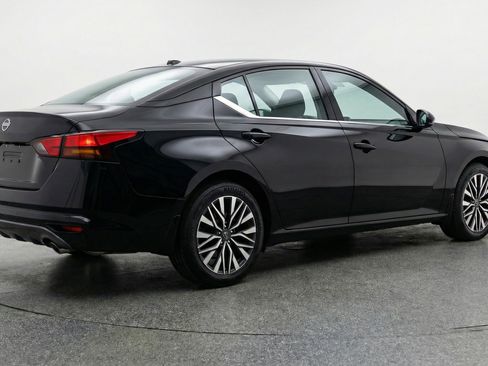 Used 2025 Nissan Altima 2.5 SV image 9