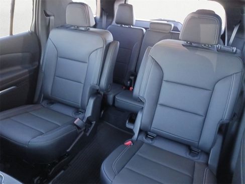 New 2026 Chevrolet Traverse LT image 9