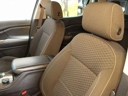 Used 2019 GMC Acadia SLE image 18