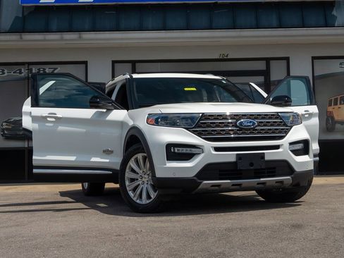 Used 2021 Ford Explorer King Ranch w/ Premium Technology Package image 12
