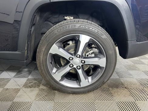 Used 2024 Jeep Grand Cherokee Limited AWD/4WD image 21