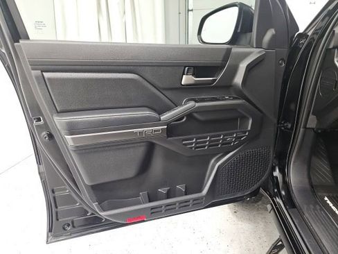 Used 2025 Toyota Tacoma TRD Sport image 11