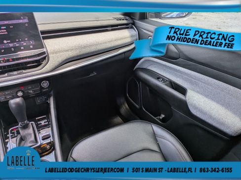 Used 2024 Jeep Compass Latitude AWD/4WD image 14