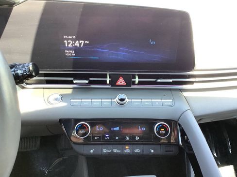 Used 2025 Hyundai Elantra SEL FWD image 32
