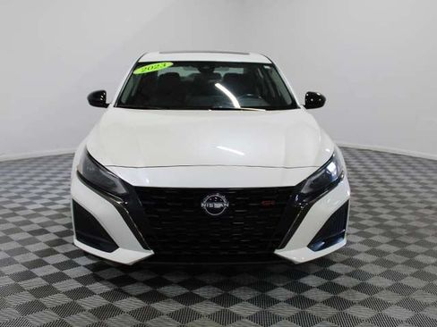 Used 2023 Nissan Altima 2.5 SR w/ SR Premium Package AWD/4WD image 9