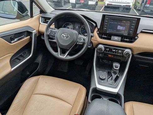 Certified 2021 Toyota RAV4 XLE Premium AWD/4WD image 9