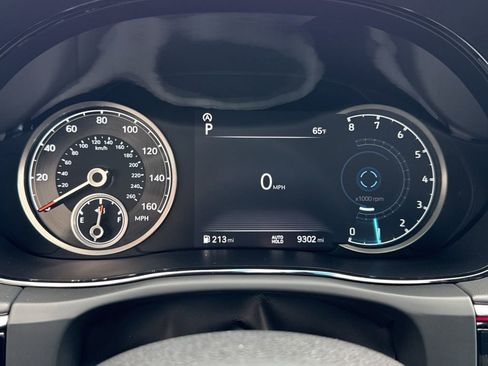 Used 2025 Genesis GV70 2.5T w/ Advanced Package AWD/4WD image 9