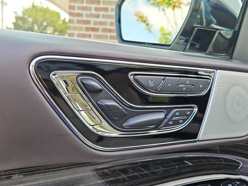 Used 2021 Lincoln Navigator L Black Label w/ Cargo Convenience Package AWD/4WD image 30