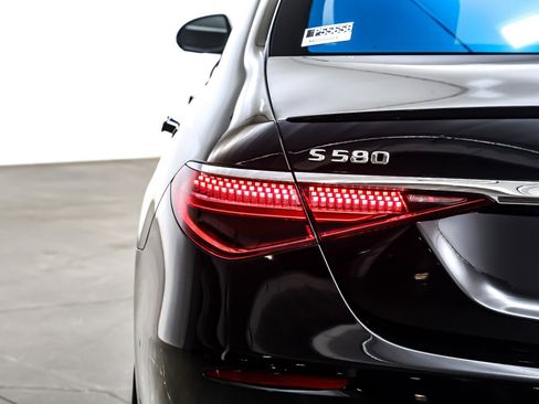 Certified 2025 Mercedes-Benz S 580 4MATIC Sedan image 17
