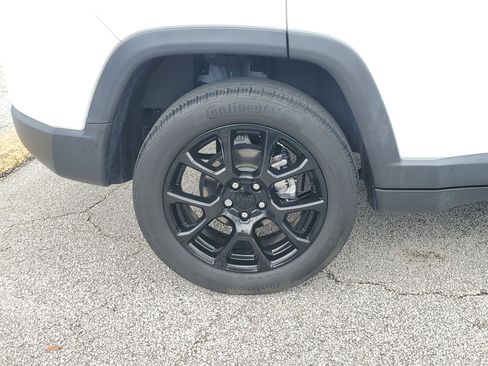 Used 2023 Jeep Compass Latitude AWD/4WD image 5
