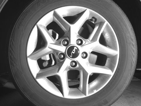 Used 2025 Kia Soul LX w/ LX Technology Package image 12