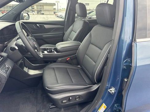 Used 2025 Buick Enclave Preferred AWD/4WD image 18