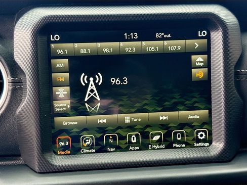 Used 2022 Jeep Wrangler Unlimited Sahara AWD/4WD image 16