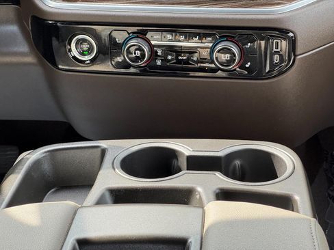 Used 2022 Chevrolet Silverado 1500 LT AWD/4WD image 17
