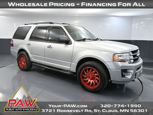 Used 2017 Ford Expedition XLT image 1