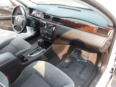 Used 2014 Chevrolet Impala LT w/ LT Sunroof Package FWD image 12