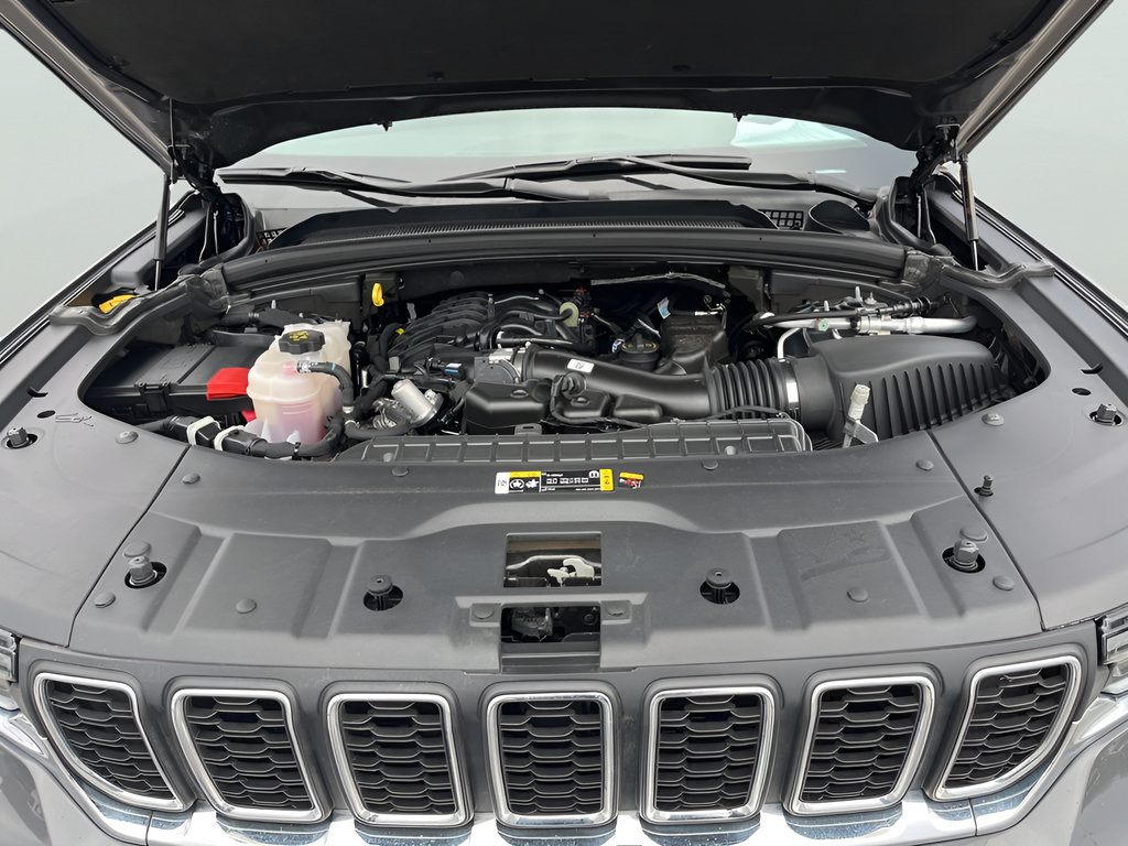 Used 2025 Jeep Grand Cherokee Laredo X RWD image 26