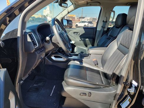 Used 2023 Nissan Frontier SV w/ SV Premium Package image 11