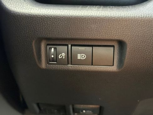 Used 2022 Toyota RAV4 XLE FWD image 36