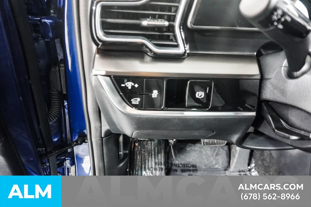 Used 2025 Kia Sportage EX w/ Premium Package FWD image 32