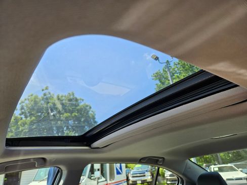 Used 2017 Honda Accord Touring image 17