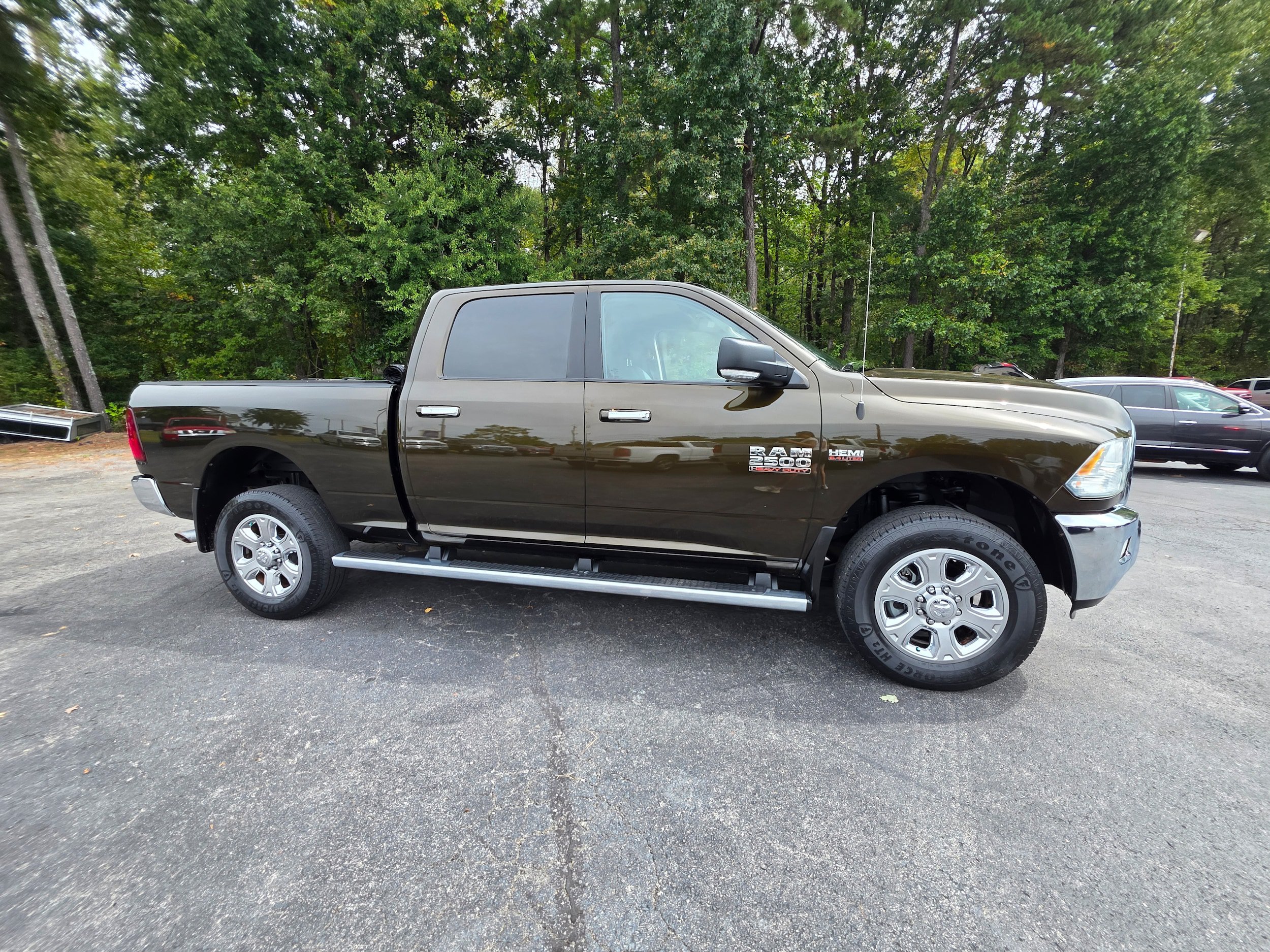 Used 2014 RAM 2500 SLT w/ Luxury Group AWD/4WD image 4