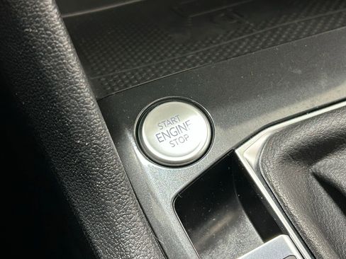 Used 2022 Volkswagen Tiguan SE image 20