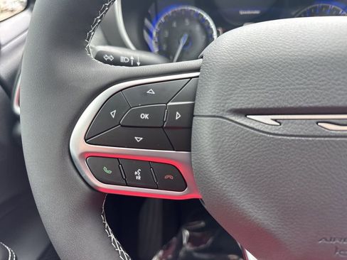 New 2027 Chrysler Pacifica Select AWD/4WD image 14