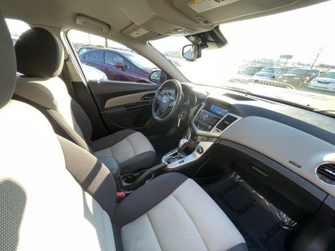 Used 2014 Chevrolet Cruze LS image 14